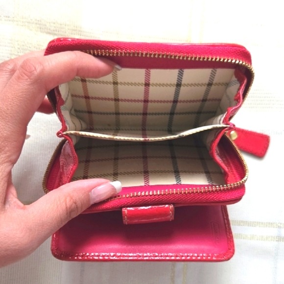 Coach Heritage Khaki Pink Stripe Wallet - Picture 14 of 16